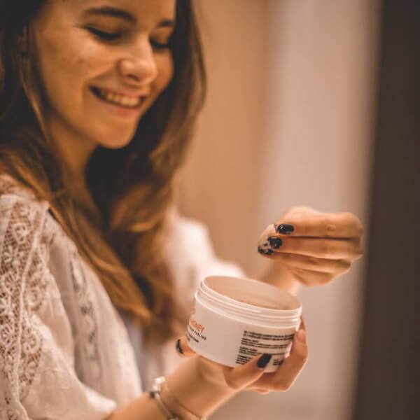 MARK sugar scrub Milk & Honey - s magnéziovou soľou MARK scrub Slovensko 